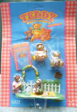 1996 Coco Pops Teddy in my Pocket teddy picnic pack